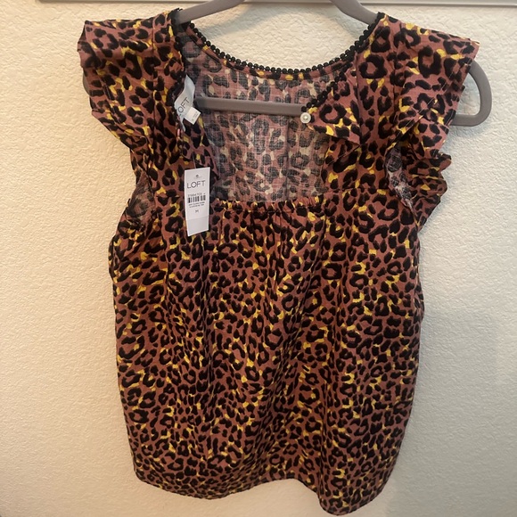 LOFT Leopard Print Cutout Back Ruffle Shell - NWT- Size M - Picture 3 of 5
